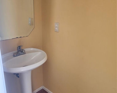 2411 Celosia Drive - Photo Thumbnail 12