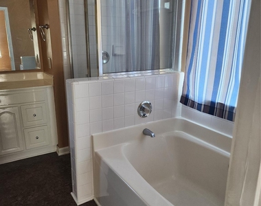 2411 Celosia Drive - Photo Thumbnail 7