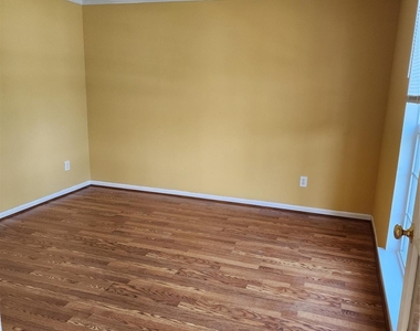 2411 Celosia Drive - Photo Thumbnail 14