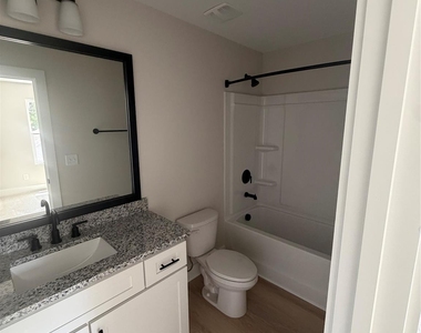 212 N Yadkin Avenue - Photo Thumbnail 14