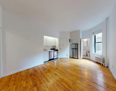 East 93rd Street - Photo Thumbnail 5