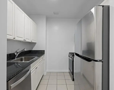 520 W 48th St 10036 - Photo Thumbnail 1