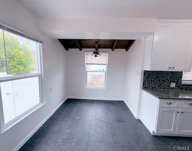 836 E Whitcomb - Photo Thumbnail 8