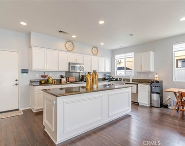 39112 Desert Holly Lane - Photo Thumbnail 12