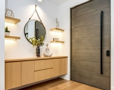 5150 Beeman Avenue - Photo Thumbnail 8