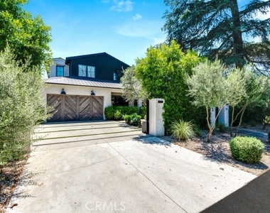 5150 Beeman Avenue - Photo Thumbnail 4