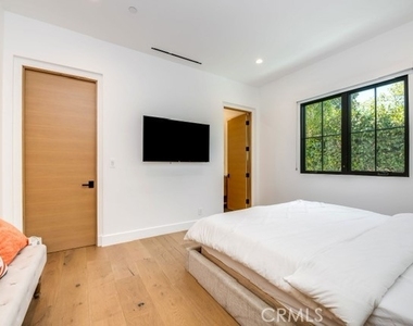 5150 Beeman Avenue - Photo Thumbnail 35