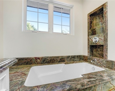 1714 W Oak - Photo Thumbnail 27