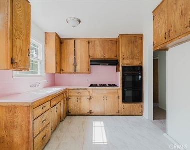10826 Blucher Avenue - Photo Thumbnail 11