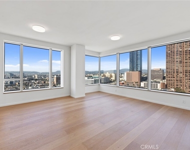 889 Francisco Street - Photo Thumbnail 9