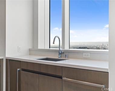 889 Francisco Street - Photo Thumbnail 12