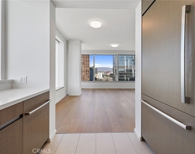 889 Francisco Street - Photo Thumbnail 14