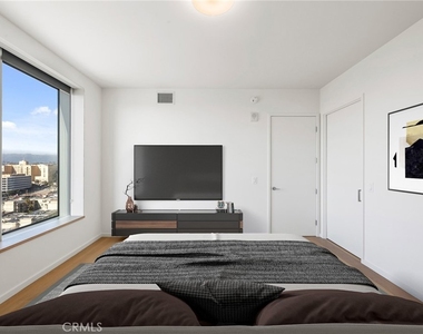 889 Francisco Street - Photo Thumbnail 4
