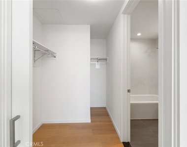 889 Francisco Street - Photo Thumbnail 20