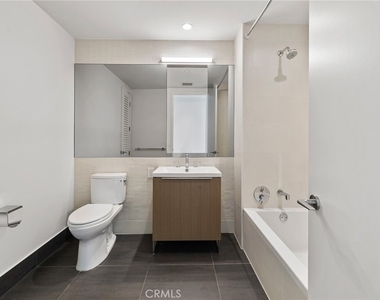 889 Francisco Street - Photo Thumbnail 15