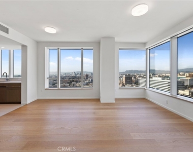 889 Francisco Street - Photo Thumbnail 10