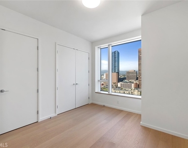 889 Francisco Street - Photo Thumbnail 8