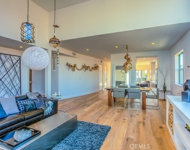 947 4th Street - Photo Thumbnail 3