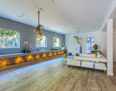 947 4th Street - Photo Thumbnail 2