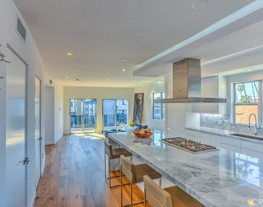 947 4th Street - Photo Thumbnail 4