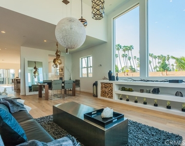 947 4th Street - Photo Thumbnail 1