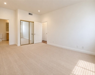 917 S New Hampshire Avenue - Photo Thumbnail 4