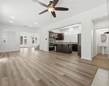 1418 Pershing Road - Photo Thumbnail 5