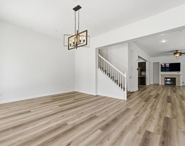 1418 Pershing Road - Photo Thumbnail 6