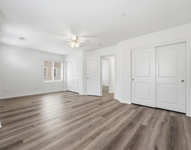 1418 Pershing Road - Photo Thumbnail 17