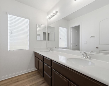 1418 Pershing Road - Photo Thumbnail 13