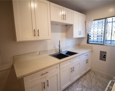 1224 North Mansfield - Photo Thumbnail 8