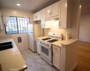 1224 North Mansfield - Photo Thumbnail 9