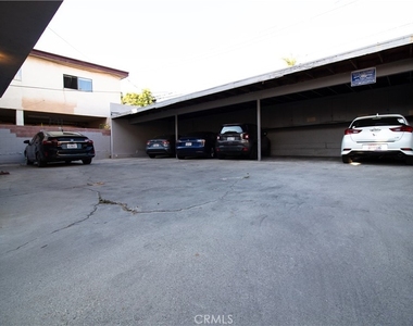 1224 North Mansfield - Photo Thumbnail 10