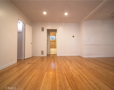 1224 North Mansfield - Photo Thumbnail 2