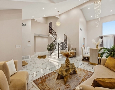 4561 Grandview - Photo Thumbnail 13