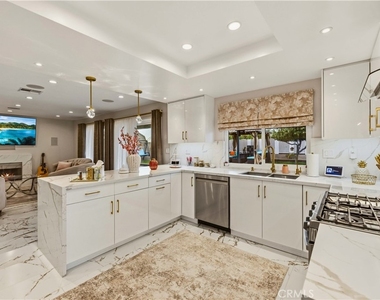 4561 Grandview - Photo Thumbnail 16