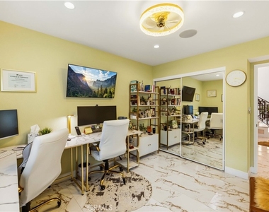 4561 Grandview - Photo Thumbnail 23