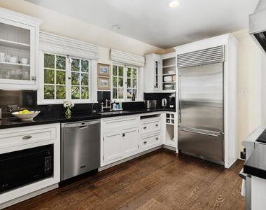 840 Victoria Drive - Photo Thumbnail 15
