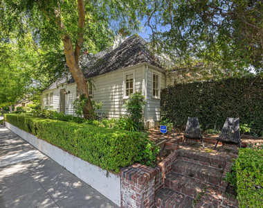 840 Victoria Drive - Photo Thumbnail 3