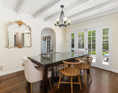 840 Victoria Drive - Photo Thumbnail 12