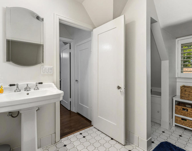 840 Victoria Drive - Photo Thumbnail 25