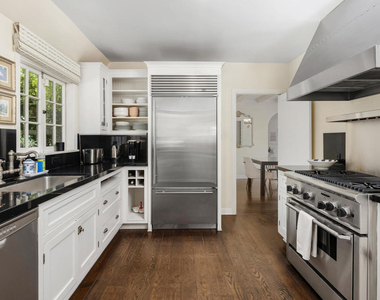 840 Victoria Drive - Photo Thumbnail 14