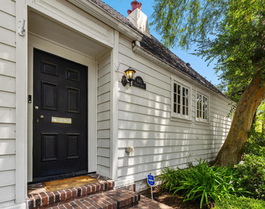 840 Victoria Drive - Photo Thumbnail 4