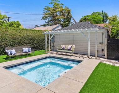 840 Victoria Drive - Photo Thumbnail 31