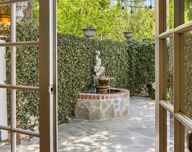 840 Victoria Drive - Photo Thumbnail 7
