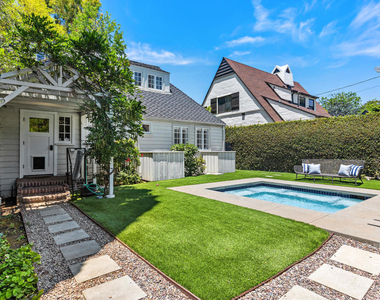 840 Victoria Drive - Photo Thumbnail 29