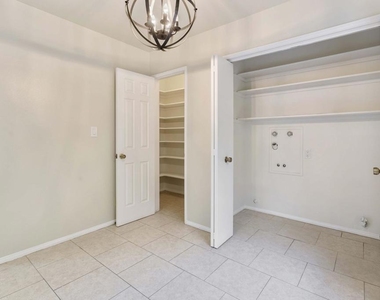 6347 N Muscatel Avenue - Photo Thumbnail 13