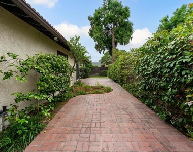 6347 N Muscatel Avenue - Photo Thumbnail 24