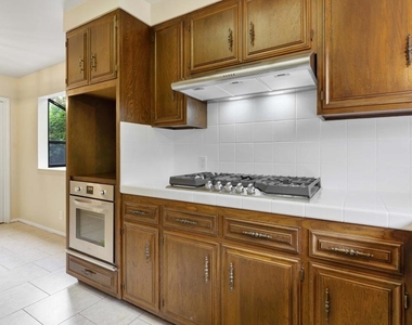 6347 N Muscatel Avenue - Photo Thumbnail 11