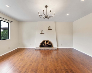 6347 N Muscatel Avenue - Photo Thumbnail 4